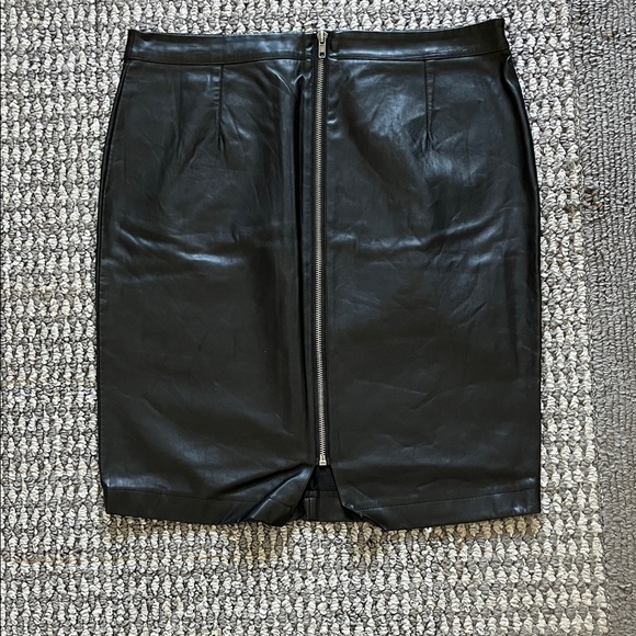 cupcakes & cashmere Dresses & Skirts - cupcakes & cashmere Black Faux Leather Zip-Front Pencil Skirt